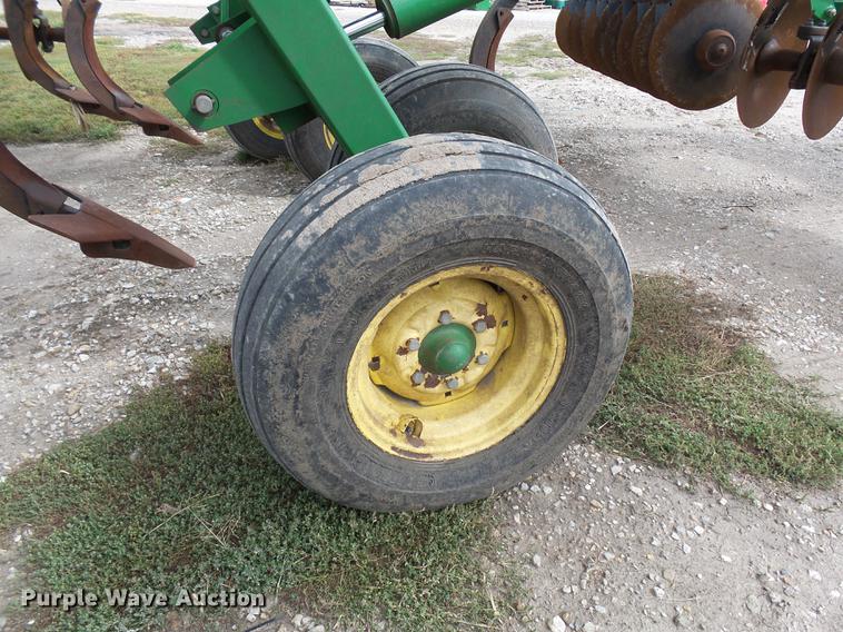 image for item DC6422 John Deere 512 disk ripper