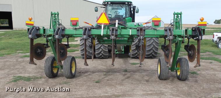 image for item DC6423 John Deere 2100 in-line ripper