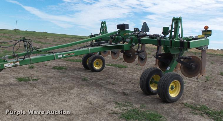 image for item DC6423 John Deere 2100 in-line ripper