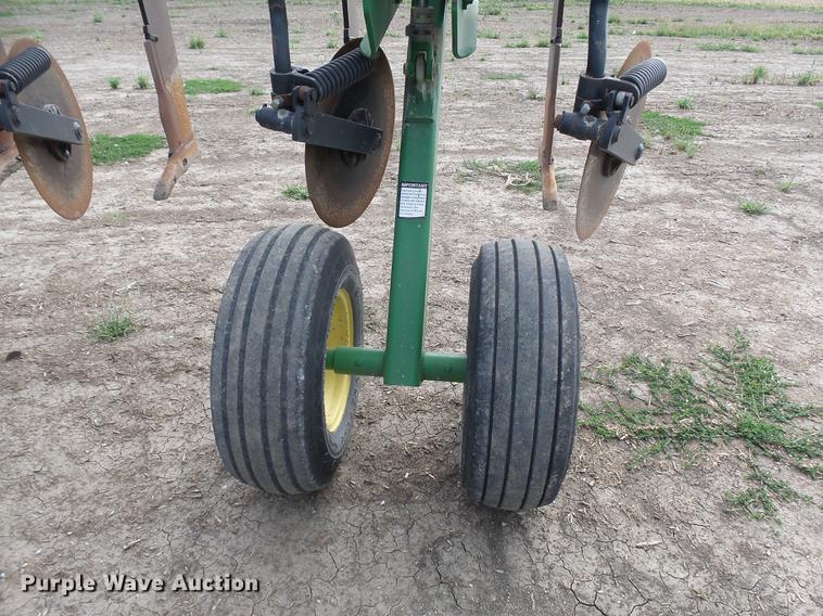 image for item DC6423 John Deere 2100 in-line ripper