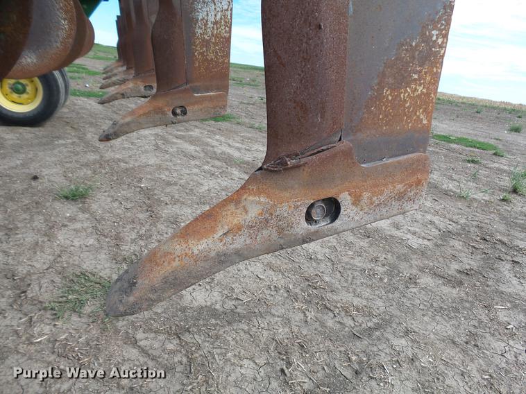 image for item DC6423 John Deere 2100 in-line ripper