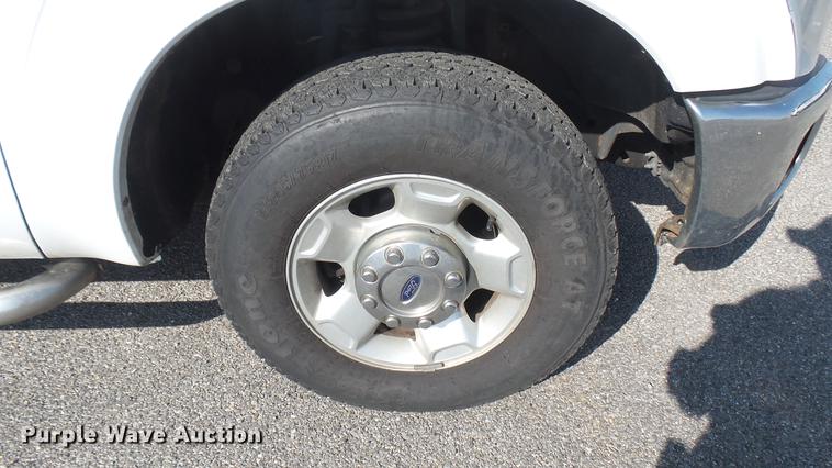 image for item DC1770 2011 Ford F250 Super Duty utility bed pickup truck