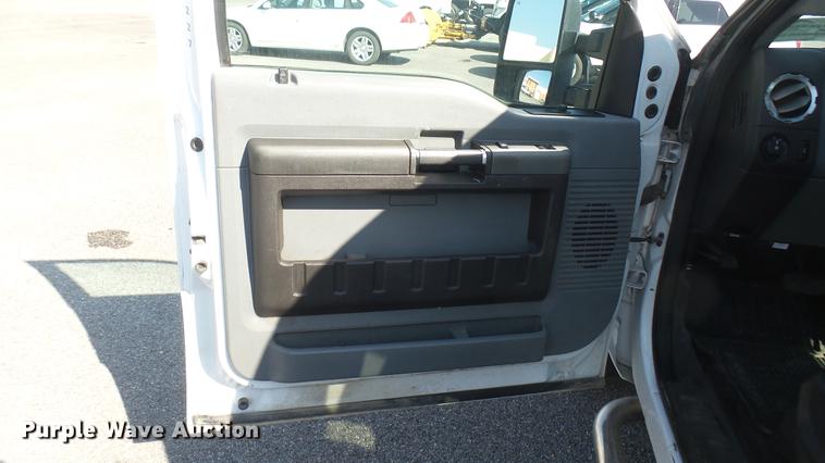 image for item DC1772 2011 Ford F250 Super Duty utility bed pickup truck