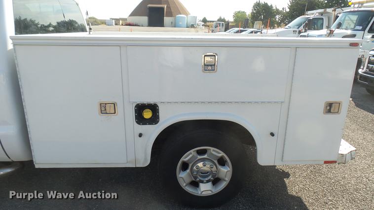 image for item DC1772 2011 Ford F250 Super Duty utility bed pickup truck