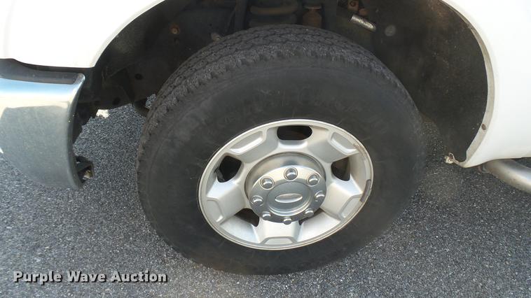 image for item DC1772 2011 Ford F250 Super Duty utility bed pickup truck