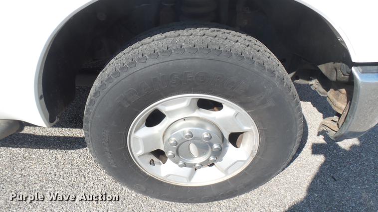 image for item DC1772 2011 Ford F250 Super Duty utility bed pickup truck