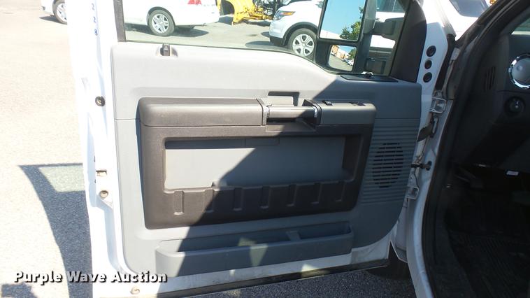 image for item DC1773 2011 Ford F250 Super Duty utility bed pickup truck