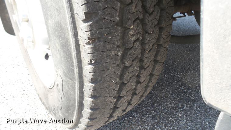 image for item DC1773 2011 Ford F250 Super Duty utility bed pickup truck