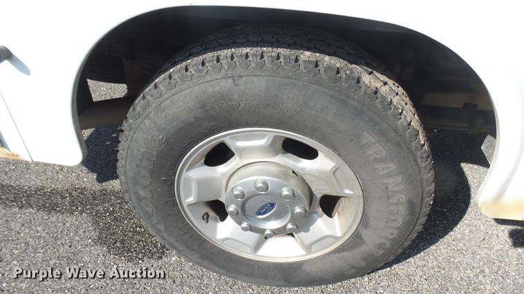 image for item DC1773 2011 Ford F250 Super Duty utility bed pickup truck