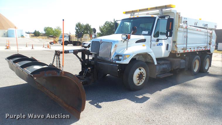 image for item DC1774 2007 International 7400 dump truck