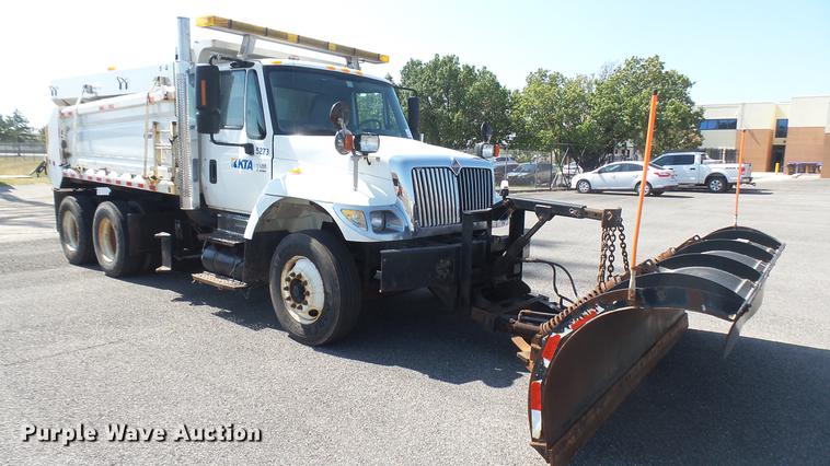 image for item DC1774 2007 International 7400 dump truck