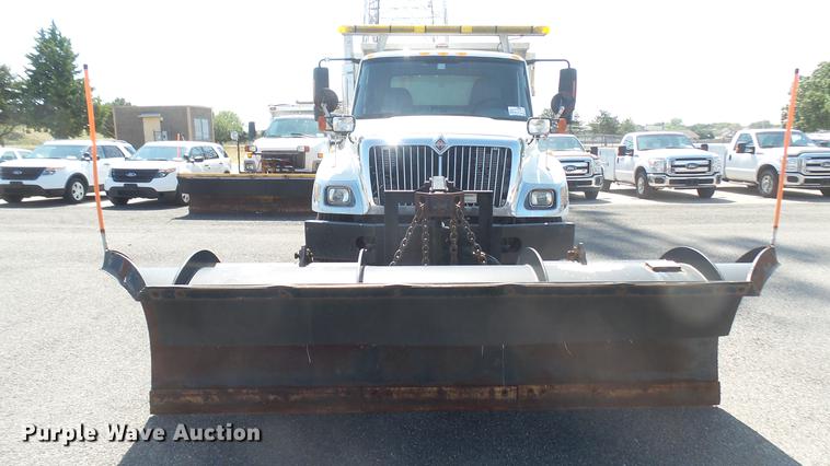 image for item DC1774 2007 International 7400 dump truck