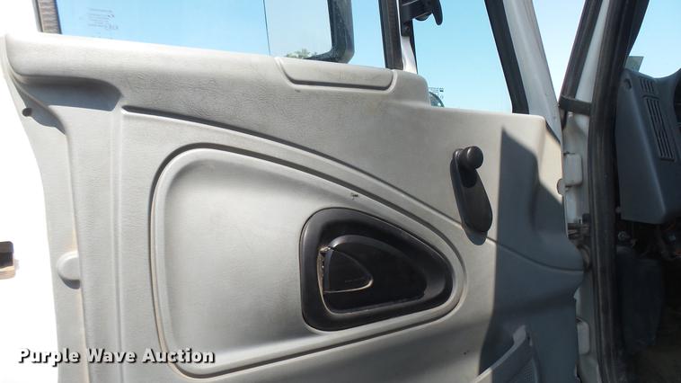 image for item DC1774 2007 International 7400 dump truck