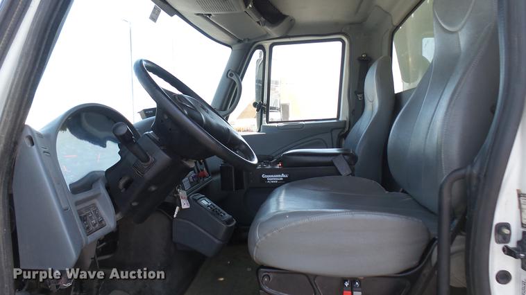 image for item DC1774 2007 International 7400 dump truck