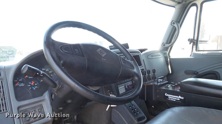 image for item DC1774 2007 International 7400 dump truck