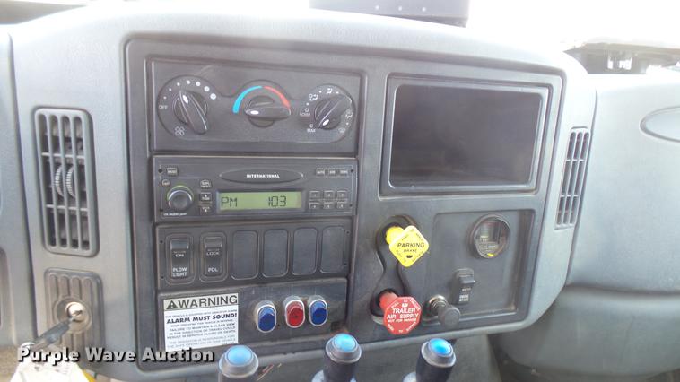 image for item DC1774 2007 International 7400 dump truck