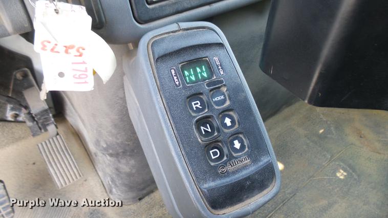 image for item DC1774 2007 International 7400 dump truck