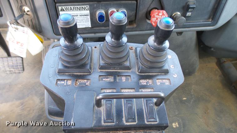 image for item DC1774 2007 International 7400 dump truck