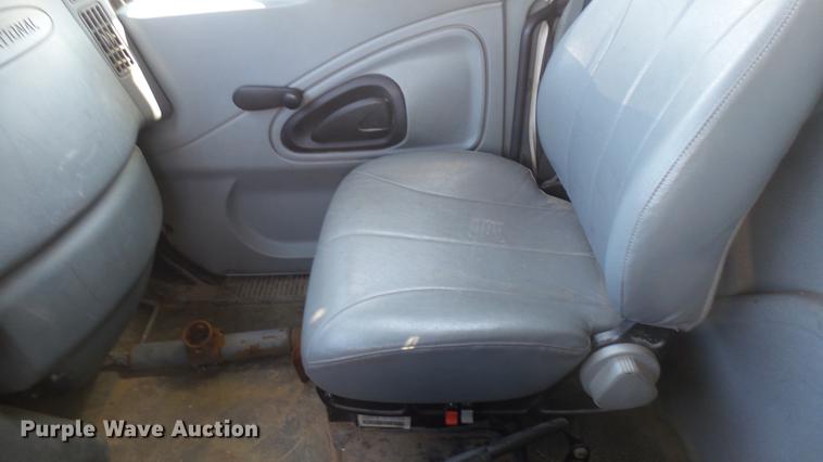 image for item DC1774 2007 International 7400 dump truck