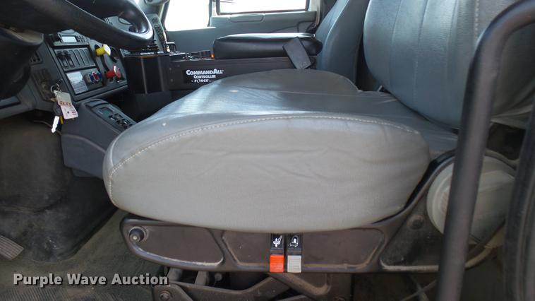 image for item DC1774 2007 International 7400 dump truck