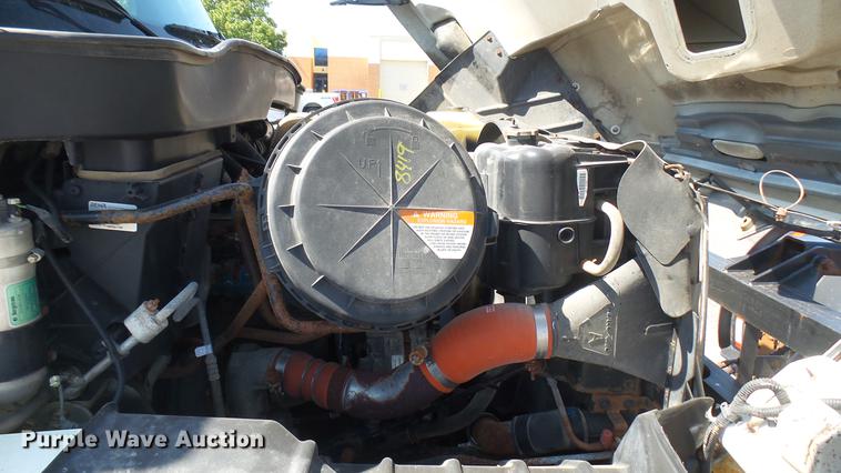 image for item DC1774 2007 International 7400 dump truck