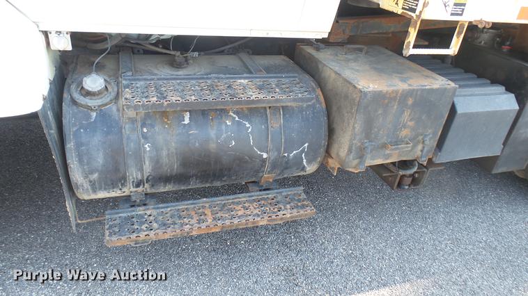 image for item DC1774 2007 International 7400 dump truck