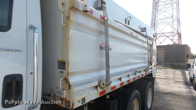 image for item DC1774 2007 International 7400 dump truck