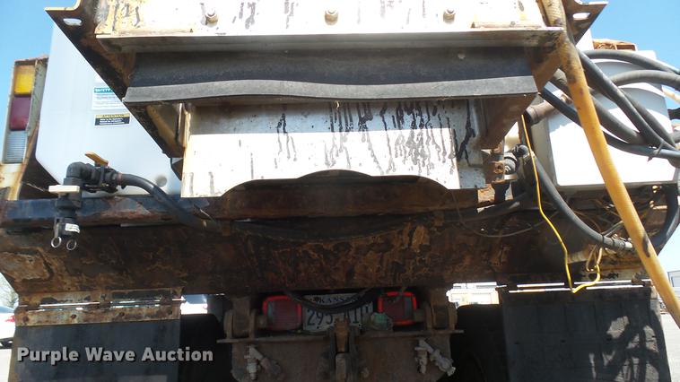 image for item DC1774 2007 International 7400 dump truck
