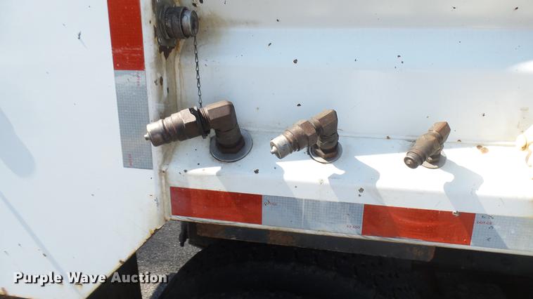 image for item DC1774 2007 International 7400 dump truck