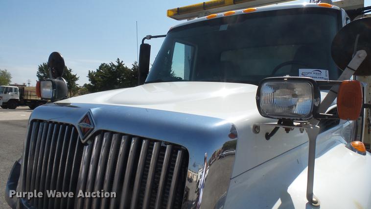 image for item DC1774 2007 International 7400 dump truck