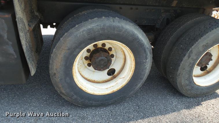 image for item DC1774 2007 International 7400 dump truck