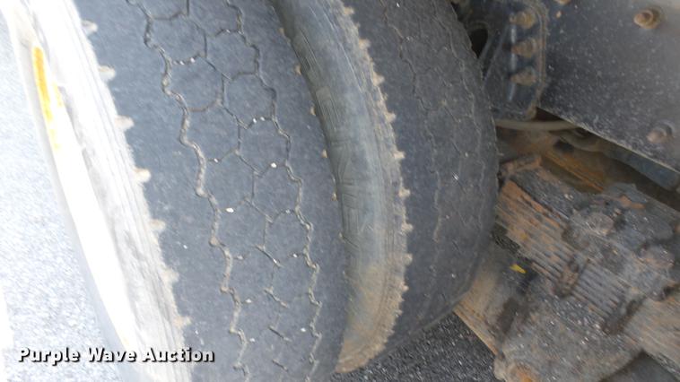 image for item DC1774 2007 International 7400 dump truck