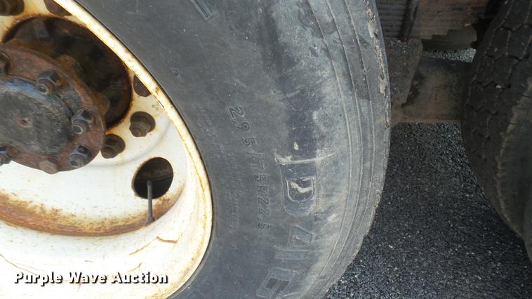 image for item DC1774 2007 International 7400 dump truck