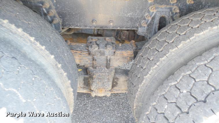 image for item DC1774 2007 International 7400 dump truck