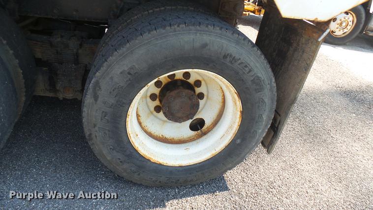 image for item DC1774 2007 International 7400 dump truck