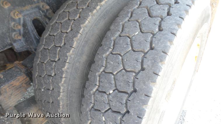 image for item DC1774 2007 International 7400 dump truck