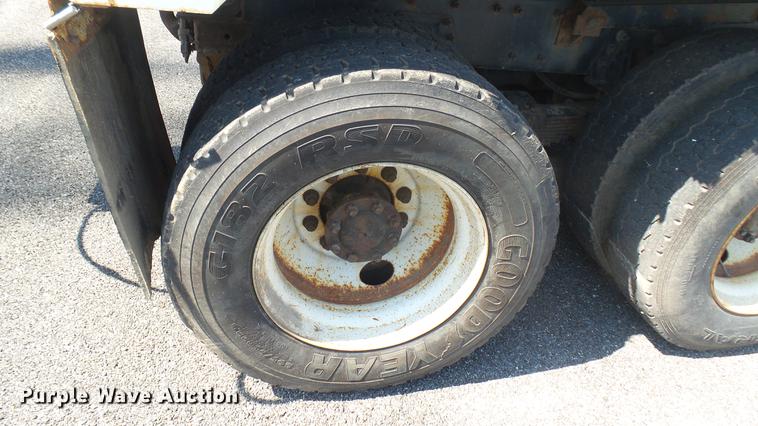 image for item DC1774 2007 International 7400 dump truck