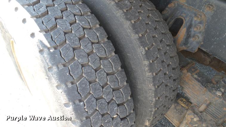 image for item DC1774 2007 International 7400 dump truck