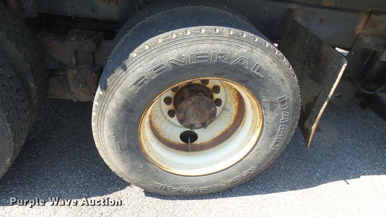 image for item DC1774 2007 International 7400 dump truck