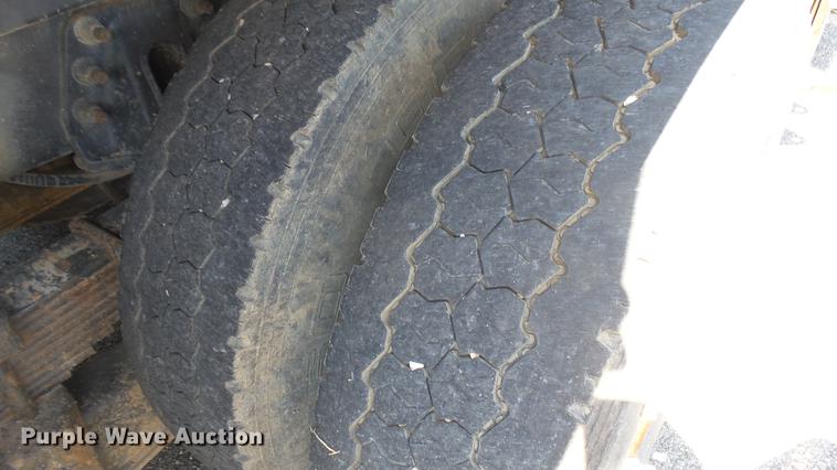 image for item DC1774 2007 International 7400 dump truck