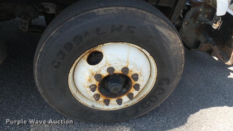 image for item DC1774 2007 International 7400 dump truck