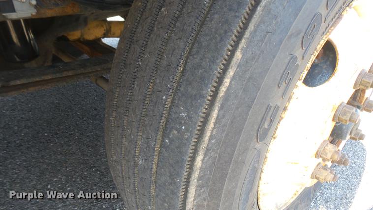 image for item DC1774 2007 International 7400 dump truck