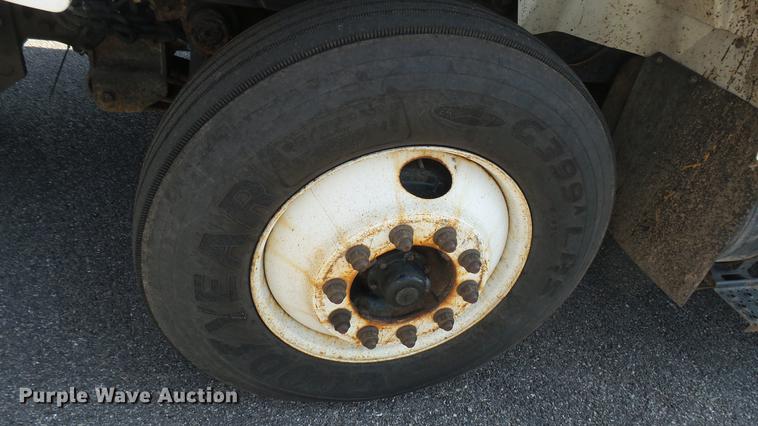 image for item DC1774 2007 International 7400 dump truck