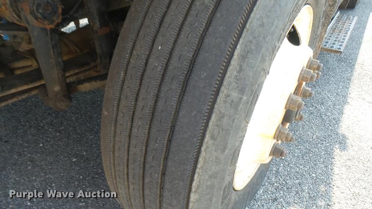 image for item DC1774 2007 International 7400 dump truck