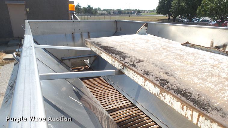 image for item DC1774 2007 International 7400 dump truck