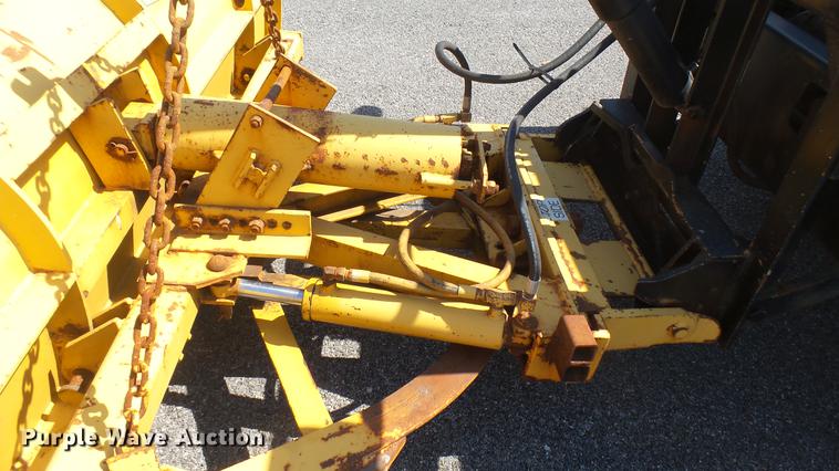 image for item DC1775 2006 GMC C8500 dump truck