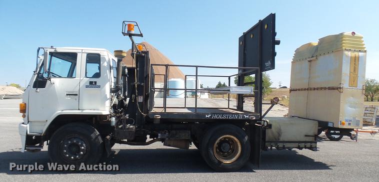 image for item DC1782 1989 GMC Forward W7 platform truck