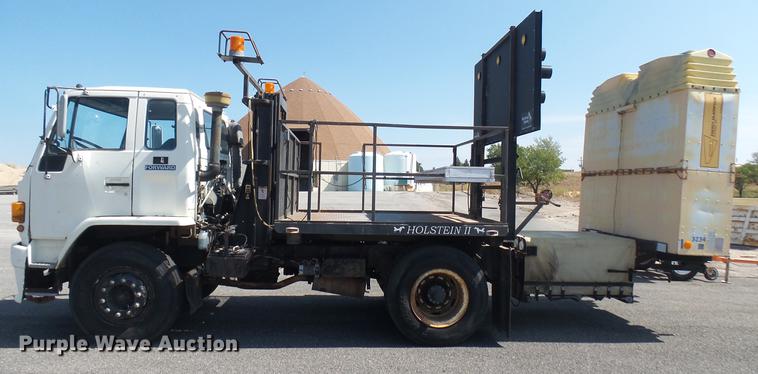 image for item DC1782 1989 GMC Forward W7 platform truck