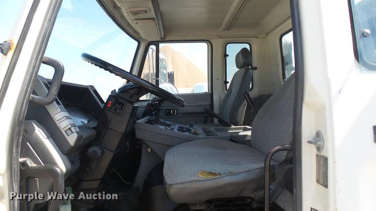 image for item DC1782 1989 GMC Forward W7 platform truck