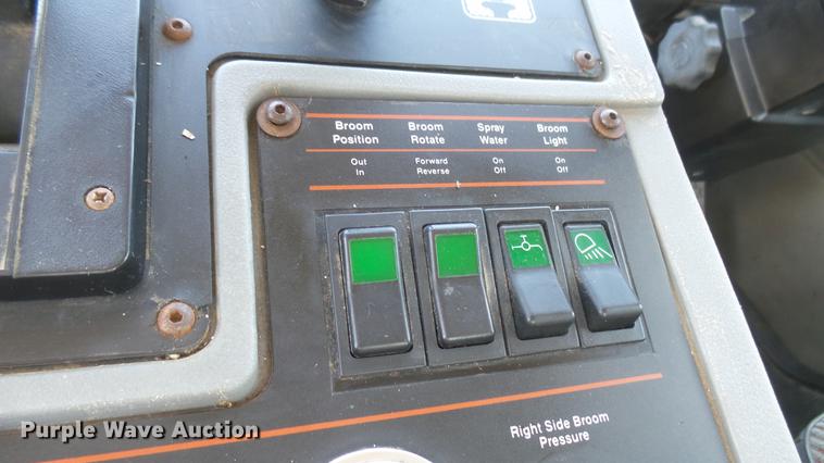 image for item DC1782 1989 GMC Forward W7 platform truck